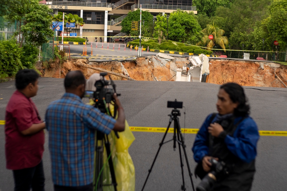 A view of the andslide in front of Malaysian Anti-Corruption Academy (Maca) and Malaysian Institute of Integrity (IIM) resulting in the collapse of a command post at Persiaran Tuanku Syed Sirajuddin April 25, 2023. — Picture by Shafwan Zaidon