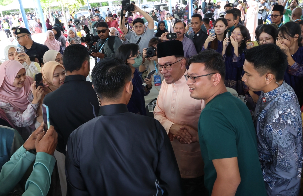 Prime Minister Datuk Seri Anwar Ibrahim speaks to guests at the Malaysia Madani Aidilfitri Open House in Alor Setar April 29, 2023. — Bernama pic