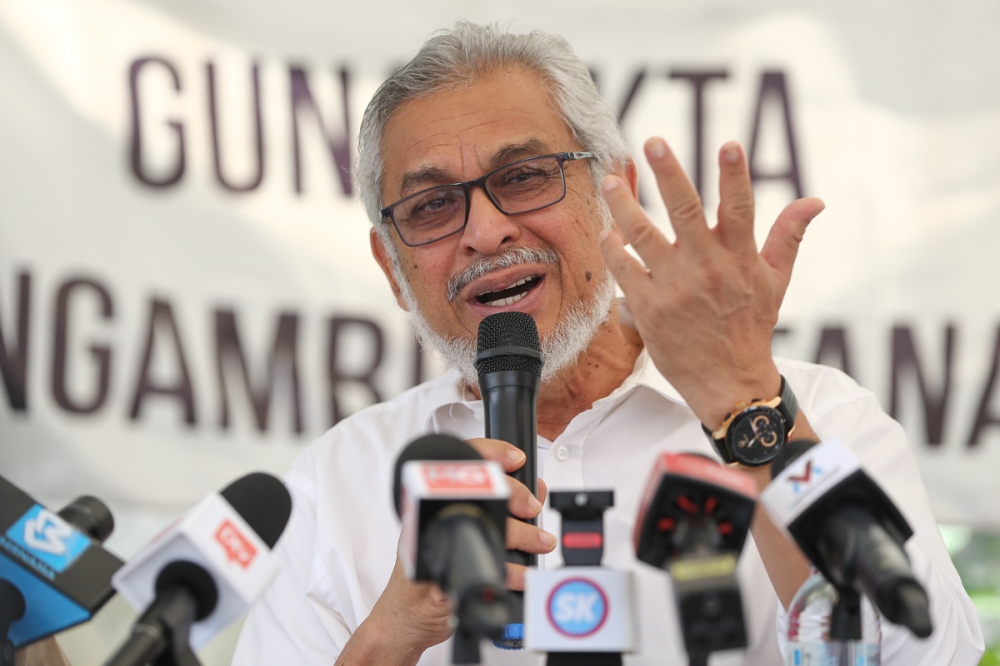 Khalid Samad speaks during a press conference at Kampung Sungai Baru in Kuala Lumpur December 26, 2022. — Picture by Yusof Mat Isa