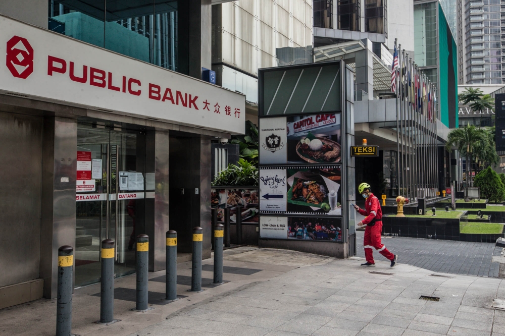 Public Bank Bhd said it will increase its interest rates by 25 basis points following Bank Negara Malaysia’s decision to raise the overnight policy rate. — Picture by Firdaus Latif