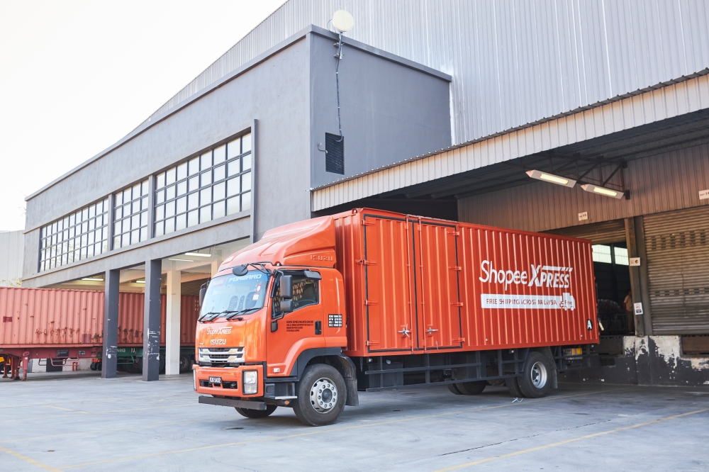 The study has also found that eight out of 10 couriers have pushed through bad weather and remote areas to deliver their parcels. — Picture courtesy of Shopee Express