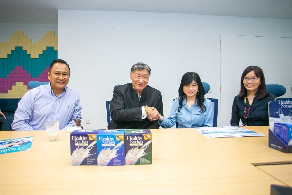 (From left) Ancom Truelife chief executive officer Joe Pramesh Ganesaguru, Ancom Nylex Berhad executive chairman Datuk Siew Ka Wei, Watson’s managing director Caryn Loh, head of trading Foo Hwei Jiek during the internal launch of Healthy Nation at Arena Watsons in Kuala Lumpur May 8, 2023.