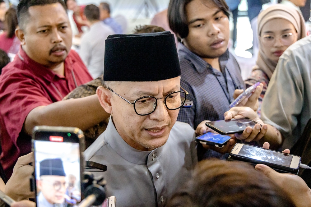 Bersatu information chief Datuk Razali Idris speaks to reporters during the Bersatu Aidilfitri open house in Wangsa Maju May 8, 2023. — Picture by Firdaus Latif