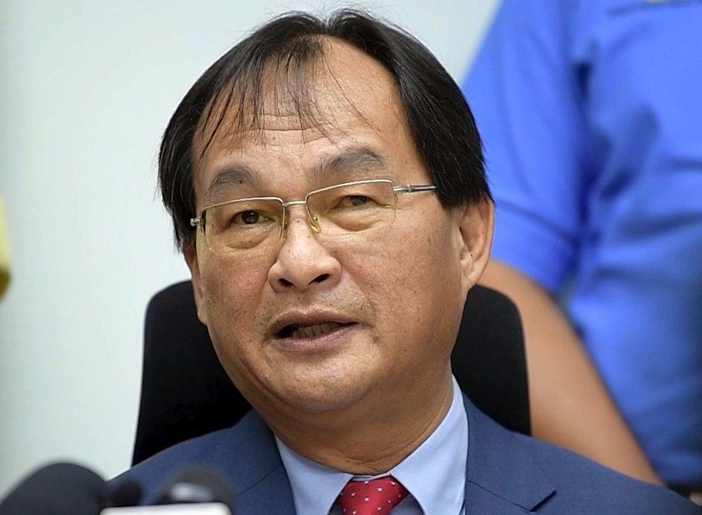 Baru Bian said Prime Minister Datuk Seri Anwar Ibrahim has no basis for saying that the High Court’s ruling in quashing the ban on the usage of the word 'Allah' by the Christians is only applicable to Sarawak. — Bernama pic