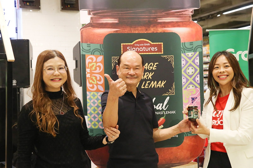 Village Park's 'sambal' in a bottle was launched on May 15 in Jaya Grocer at Starling Mall with Village Park's founders Datin Seri AIshah Chong, Datuk Seri Mohd Shamil Ngoh Abdullah and Jaya Grocer Chief Executive Officer Adelene Foo