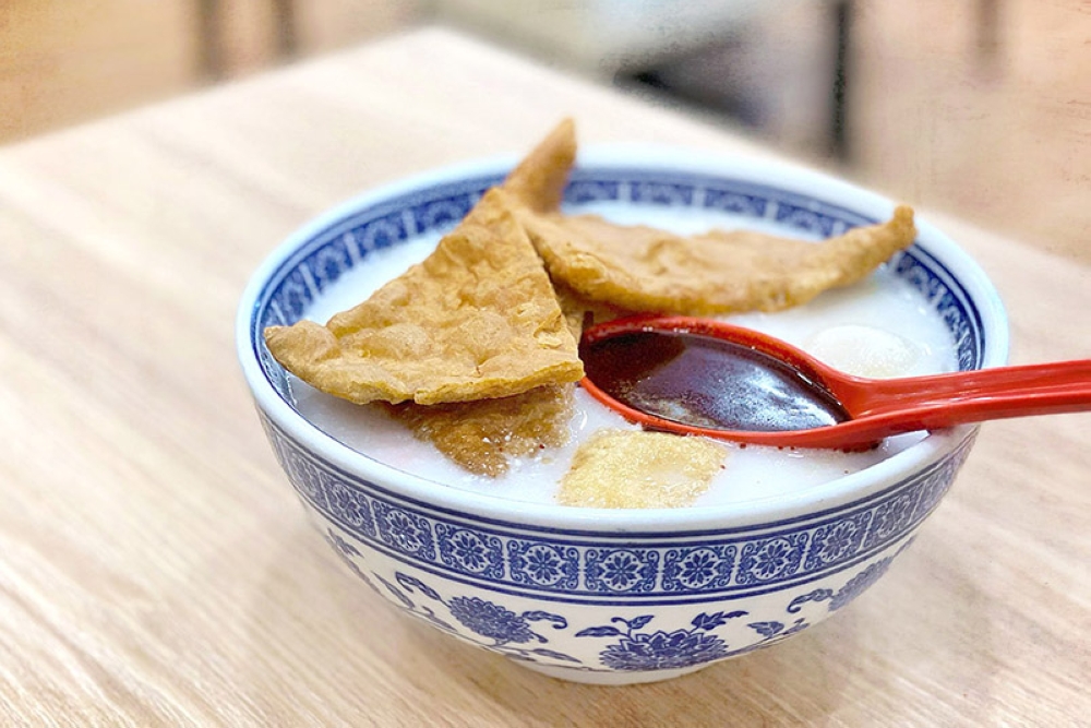 Their signature Nanyang White Curry noodles.