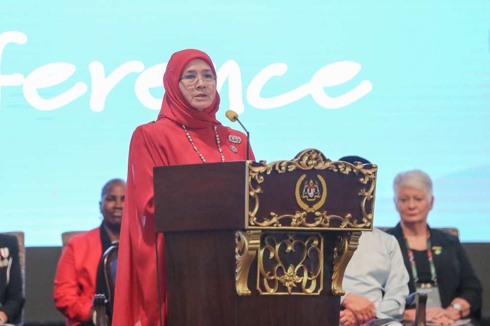 Raja Permaisuri Agong, Tunku Hajah Azizah Aminah Maimunah Iskandariah delivers her royal keynote during the 30th Associated Country Women of the World programme at Marriot Hotel in Putrajaya May 19, 2023. — Picture by Yusof Mat Isa