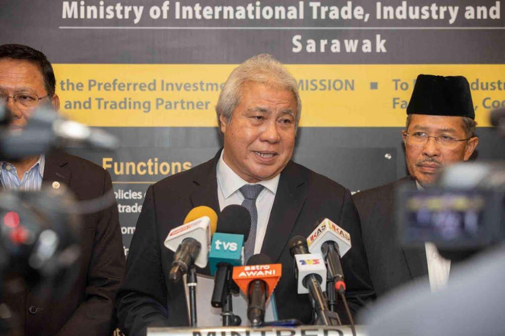 Deputy Premier Datuk Amar Awang Tengah Ali Hasan said due to its wide coverage of forests, Sarawak has great potential to become a major player in the international carbon market. — Borneo Post Online pic