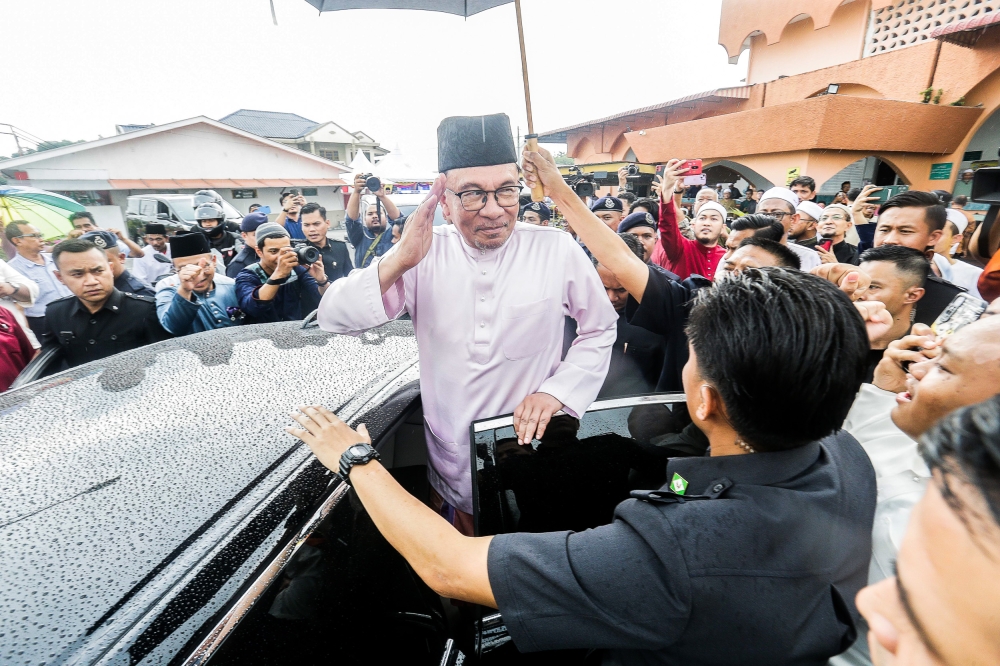 Prime Minister Datuk Seri Anwar Ibrahim arrives at the An Naim mosque in Shah Alam May 26, 2023. ― Picture by Sayuti Zainudin