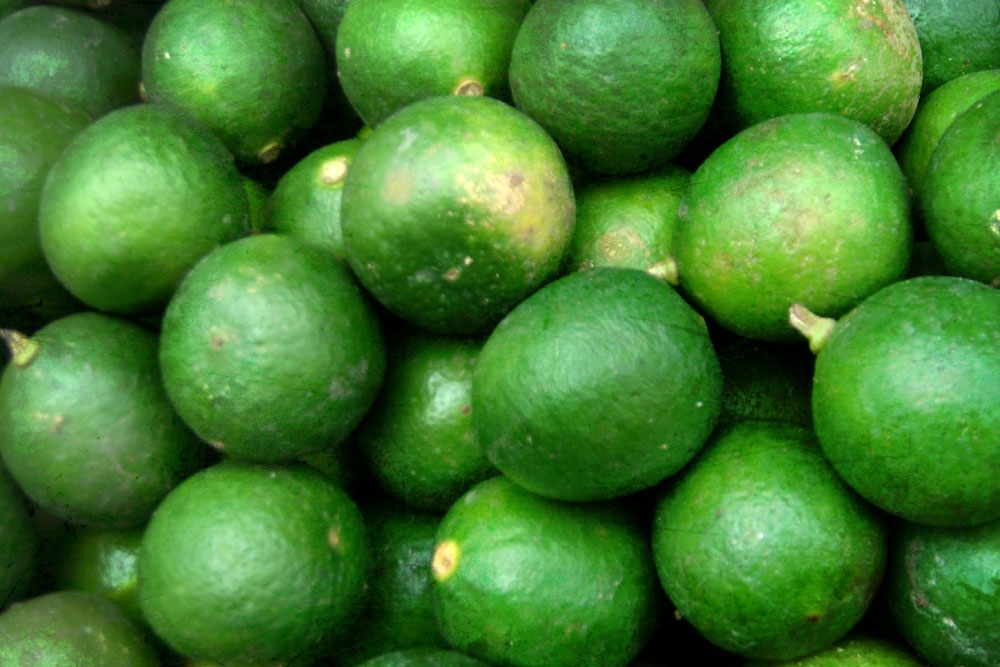 Freshly squeezed lime juice will add some zest to your omelette.