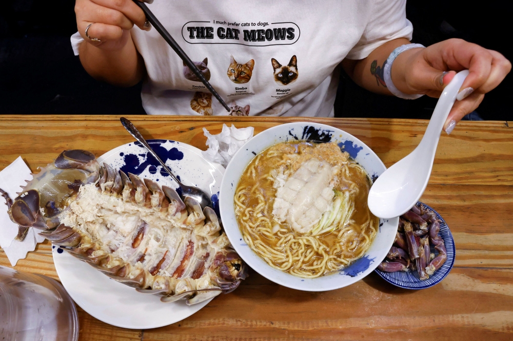 Restaurante Taipei serve macarrão isópode gigante para clientes aventureiros