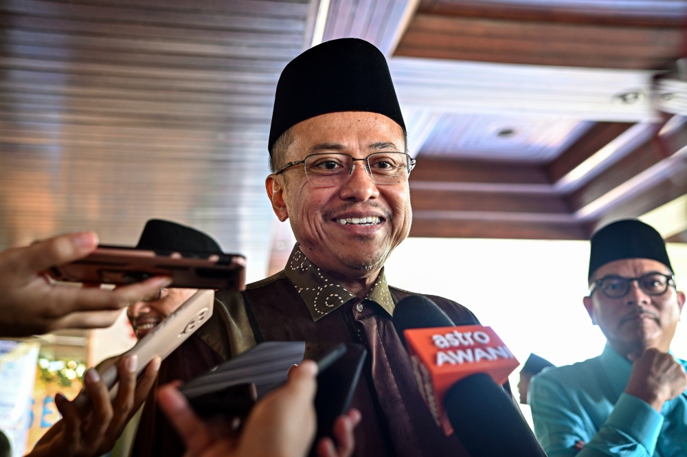 Terengganu Menteri Besar Datuk Seri Ahmad Samsuri Mokhtar speaks to reporters after the Maidam Education Foundation (YPM) Education Fund inauguration ceremony in Kuala Terengganu May 29, 2023. — Bernama pic