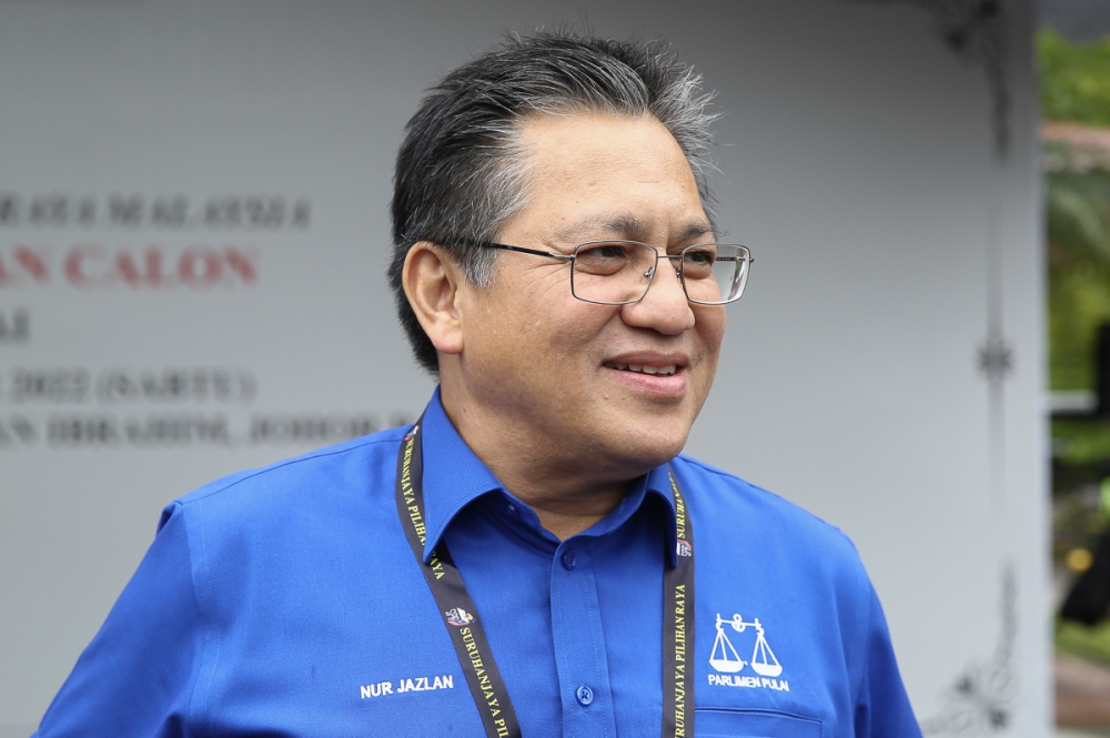 Umno's Datuk Nur Jazlan Mohamed said that the question regarding the stance of DAP supporters should be emphasised so that it is properly explained to all parties. — Picture by Yusof Mat Isa