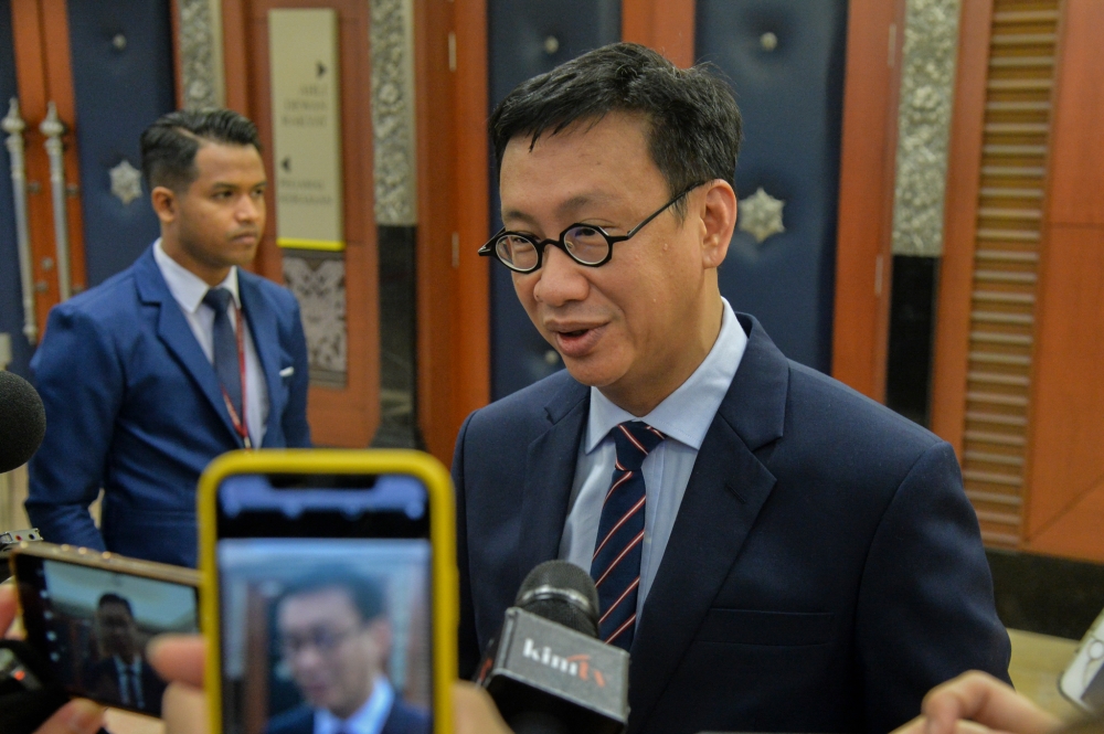 PKR Subang MP Wong Chen said he was disappointed with the government's answer. — Picture by Hari Anggara 