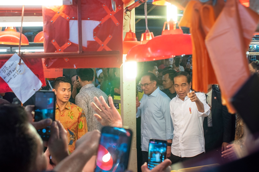 Indonesian President Jokowi and Prime Minister Datuk Seri Anwar Ibrahim were seen leaving the Chow Kit market in Kuala Lumpur June 8, 2023. ― Picture by Shafwan Zaidon