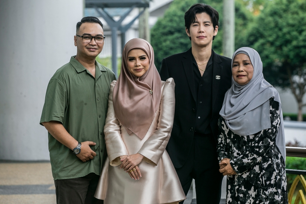 Among the performers for 'Konsert Apresiasi Irama Keroncong Malaysia' are (from left) Rizal Ahmad, Datin Alyah, Han Byul and Datuk Yusni Hamid. — Picture by Hari Anggara