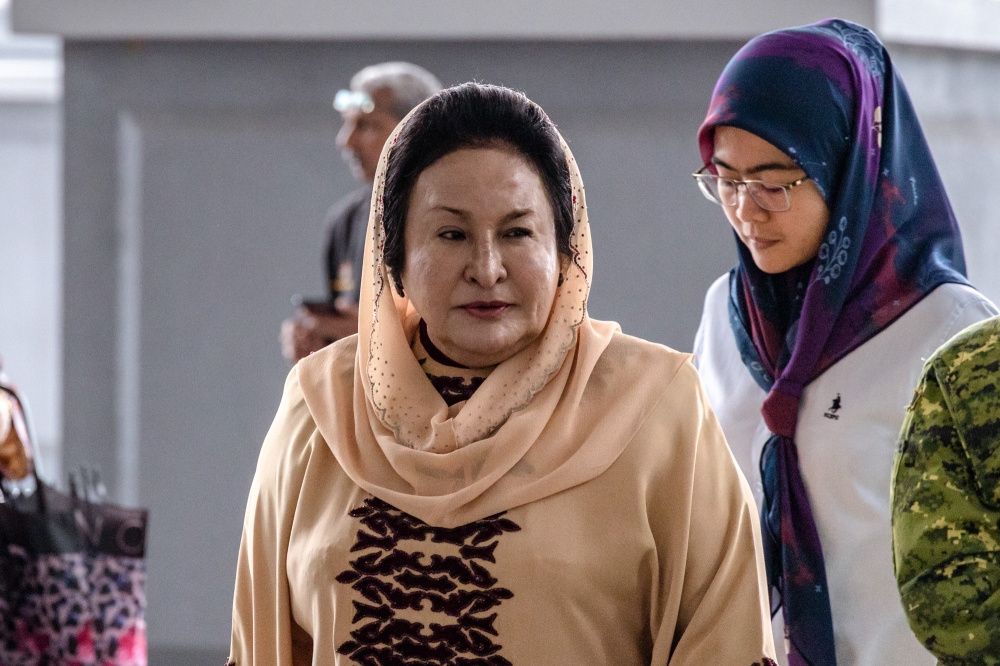 Datin Seri Rosmah Mansor filed the notice of motion on June 2 through Messrs Akberdin & Co, to enable her to travel abroad for four weeks from June 6 to July 7. ― Picture by Firdaus Latif