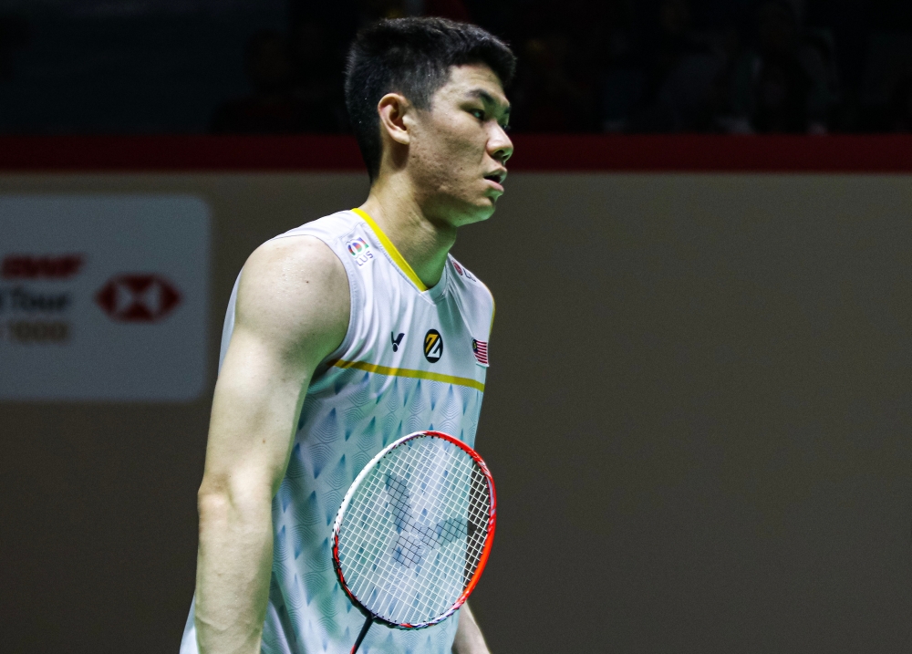 A disappointed looking Lee Zii Jia after his loss in the first round of the Indonesia Open in Jakarta, June 14, 2023. The world number four player struggled during the 33-minute match, losing two sets 17-21, 13-21 to Indian player Lakshya Sen at Istora Senayan. — Bernama pic 