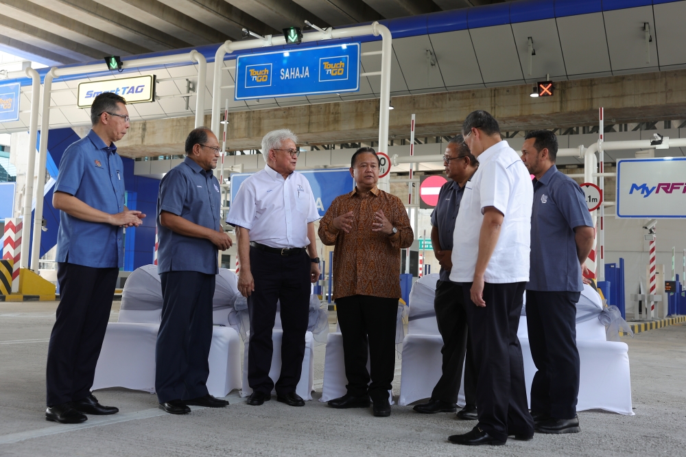 Works Minister Datuk Seri Alexander Nanta Linggi after the opening ceremony of Phase 2 of the Sungai Besi-Ulu Kelang Elevated Expressway (SUKE) in Kuala Lumpur, June 15, 2023. — Bernama pic 