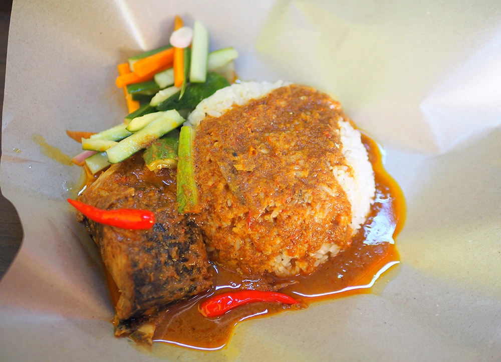 Nasi Dagang Gulai Ikan Tongkol is satisfying with its not too sweet 'gulai' and the fragrant rice.