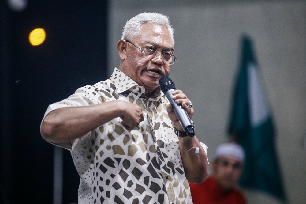 File photo of former Selangor Umno chief Tan Sri Noh Omar giving his speech during the Dialogue Perikatan Nasional in Sungai Besar Jun 01, 2023. — Photo by Hari Anggara