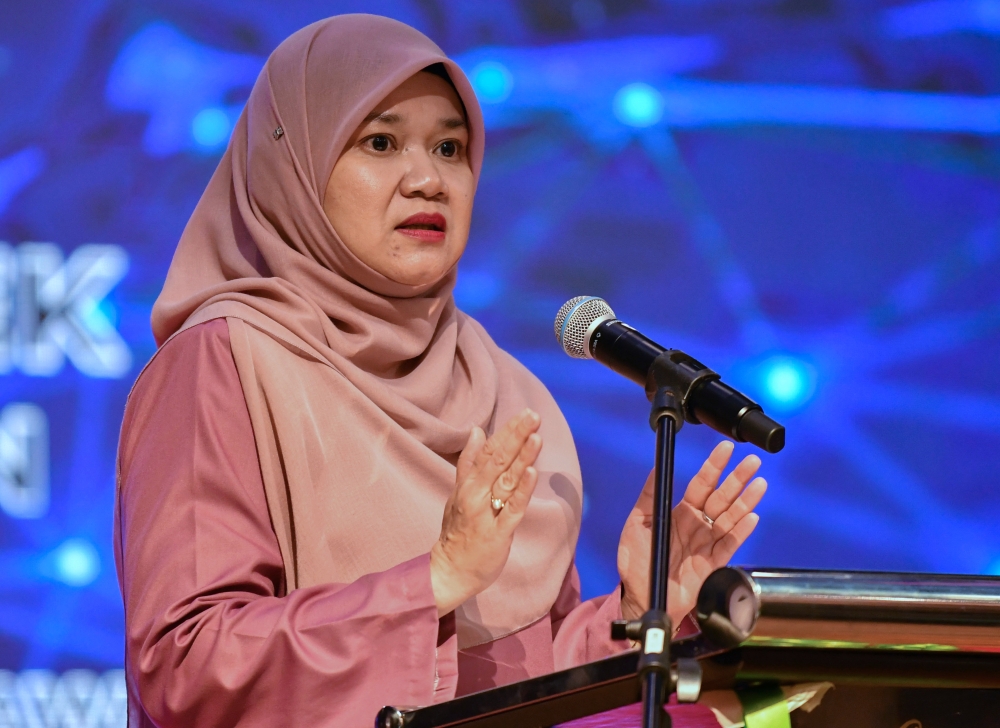 Wanita PH deputy head Fadhlina Sidek, who is also Wanita PKR head, said the party will also cooperate with Wanita Barisan Nasional (BN) in campaigning in the state polls to ensure the integrity of the Unity Government. — Bernama pic