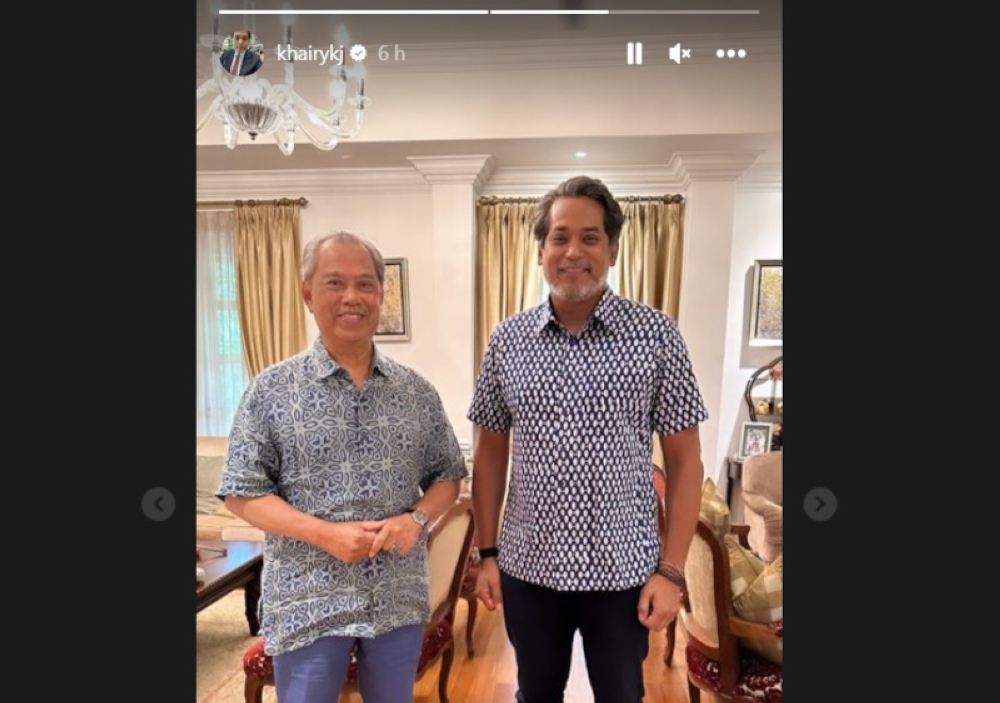 The former Umno Youth chief posted an uncaptioned photo to Instagram in which he and the Bersatu president can be seen smiling at the camera. — Screenshot from Instagram/khairykj