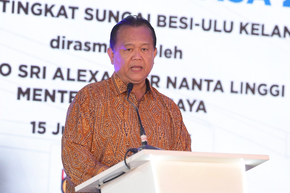 Datuk Seri Alexander Nanta Linggi said the Public Works Ministry aims to maximise the use of Industrial Building System and Building Information Modelling in the country’s construction sector. — Bernama pic