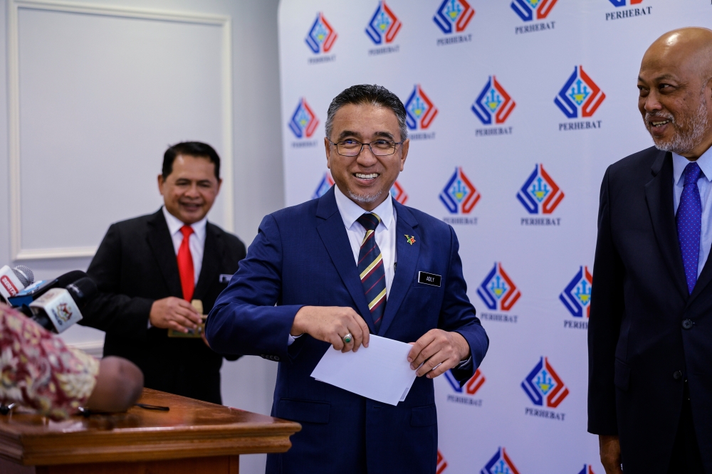 Amanah vice president Adly Zahari, who is also deputy defence minister, after presenting the Prior Experiential Learning-RPEL recognition programme and Perhebat certificates to Malaysian Armed Forces veterans in Kuala Lumpur, June 20, 2023. — Bernama pic 