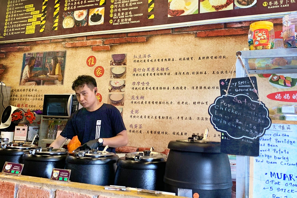 Wang Tong Shui Station in Taman OUG, KL makes 'tong sui', 'kuih' and other Malaysian delicacies from scratch.