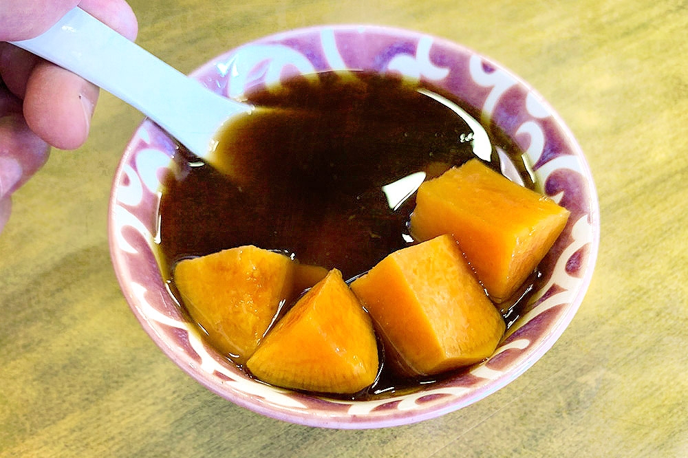 Sweet potato soup (or 'fan syu tong sui' in Cantonese).