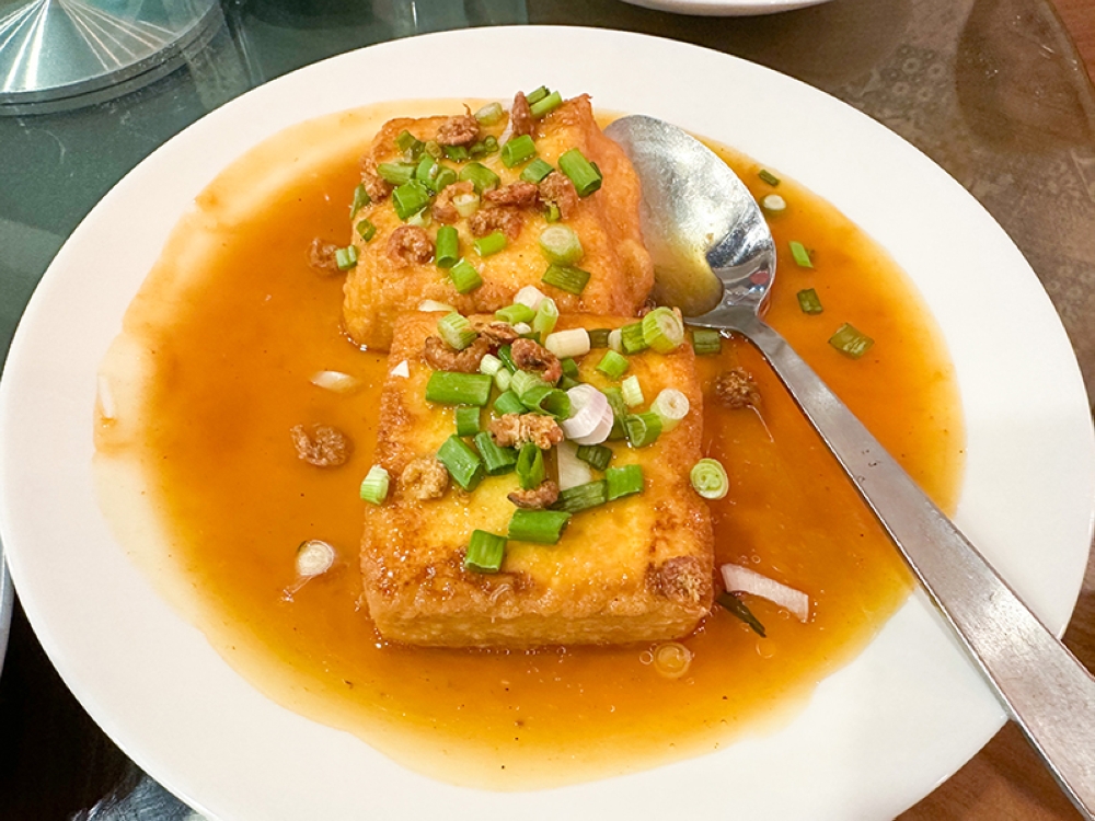 Ask for more rice to eat with this wobbly Signature Homemade Tofu