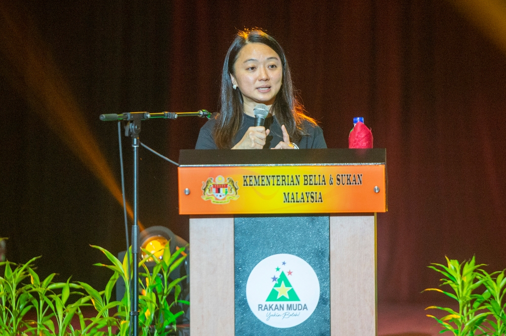 Youth and Sport Minister Hannah Yeoh delivers her speech during the launch of Rakan Muda Nafas Baharu at Dewan Canselor Tun Abd Razak, Universiti Kebangsaan Malaysia June 25, 2023. — Picture by Shafwan Zaidon