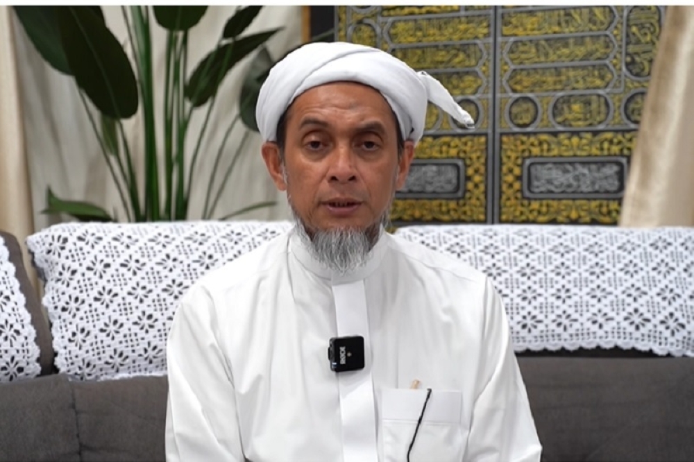 PAS politician Syeikh Zainul Asri Mohd Romli (pic) said his remarks in a speech during the Kedah Berselawat assembly last Saturday was not directed at any political party and that his critics had misinterpreted it. — Screen capture via Facebook/Syeikh Muhd Zainul Asri Mohd Romli