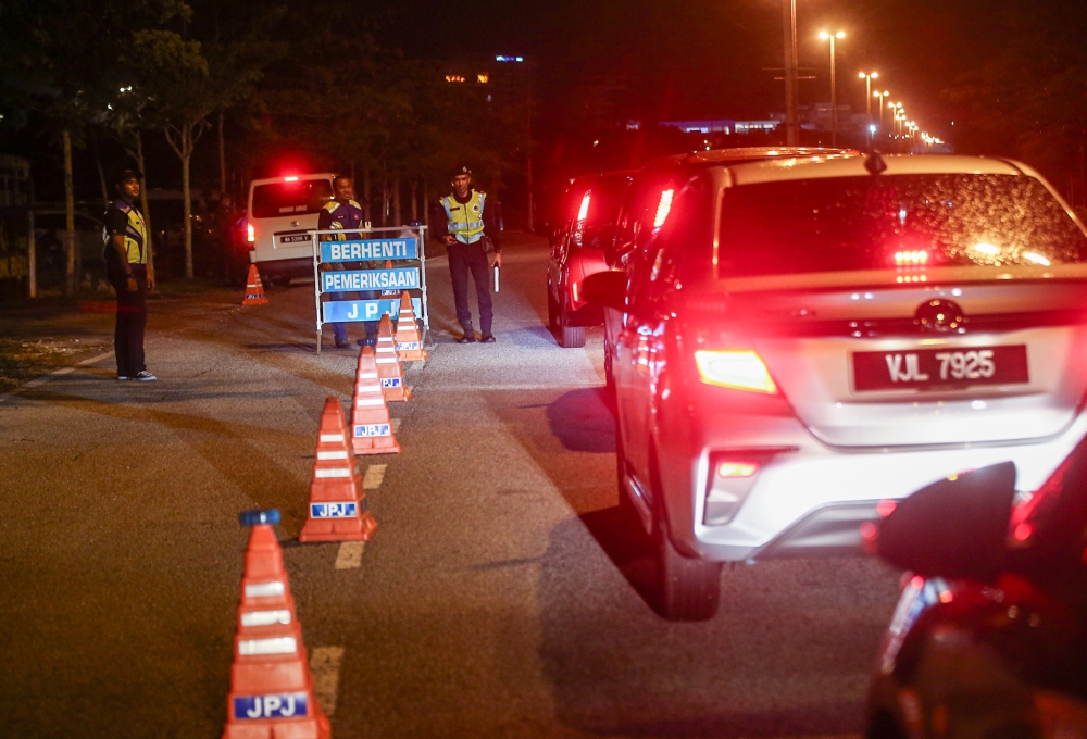 JPJ officers inspect vehicles during a special operation in conjunction with Aidiladha celebrations at Meru Raya, Ipoh, June 27, 2023. — Picture by Farhan Najib