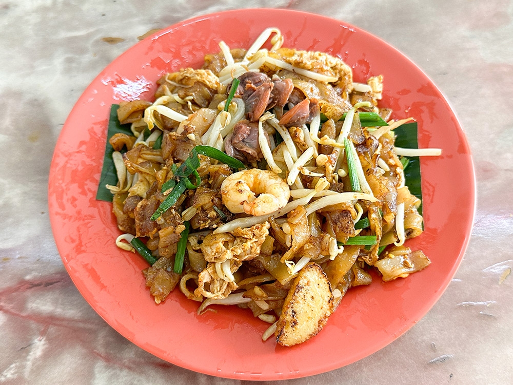 The 'char kway teow' is good stuff with 'wok hei' and crunchy bean sprouts.