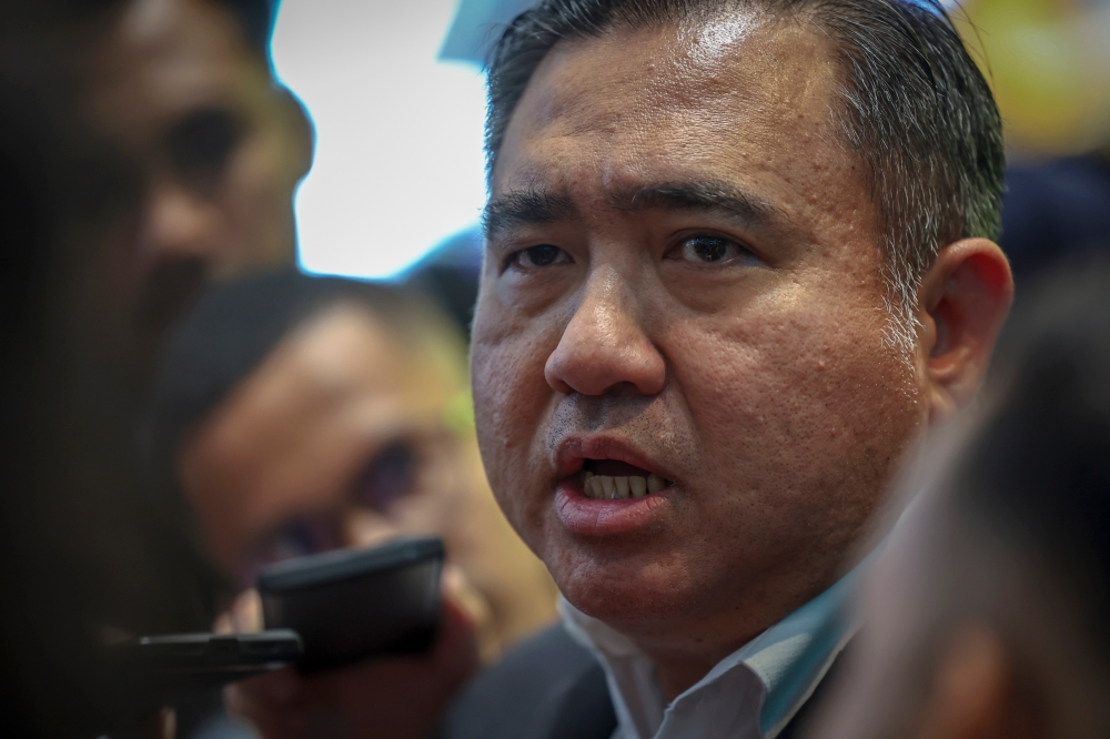 Transport Minister Anthony Loke says authorities are investigating an incident in which a minister allegedly forced their way into the Kuala Lumpur International Airport (KLIA) arrival hall to aid a detainee from China. ― Bernama file pic