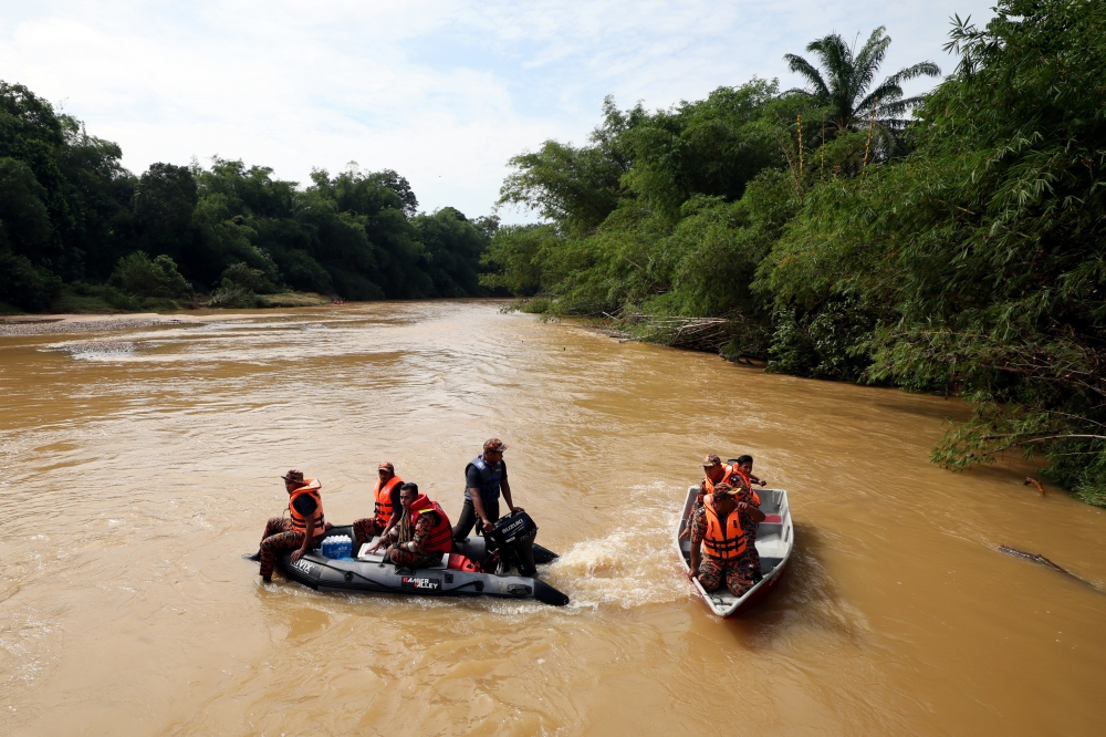 The SAR operation still focused on sectors A, B and C along Sungai Air Putih, Sungai Teladas and Sungai Pinang with a search radius of 35 kilometres, involving 168 members from various agencies. — Bernama pic