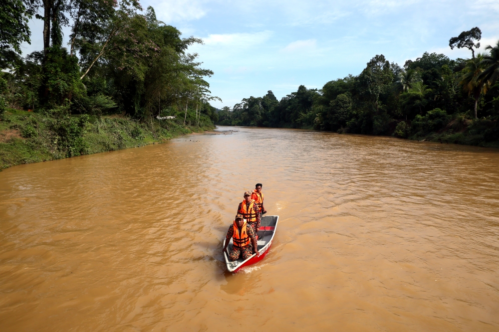 SAR personnel search for victims of the water surge at Jeram Air Putih, Kampung Teladas in Chukai, Terengganu, July 3, 2023. — Bernama pic 