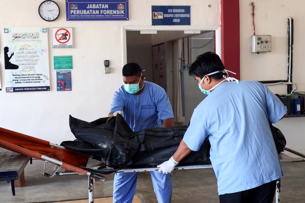 Personnel from the Forensics Department, Hospital Sultanah Nur Zahirah, bring a body recovered from the Jeram Mawar water surge for a post-mortem, July 4, 2023. — Bernama pic 