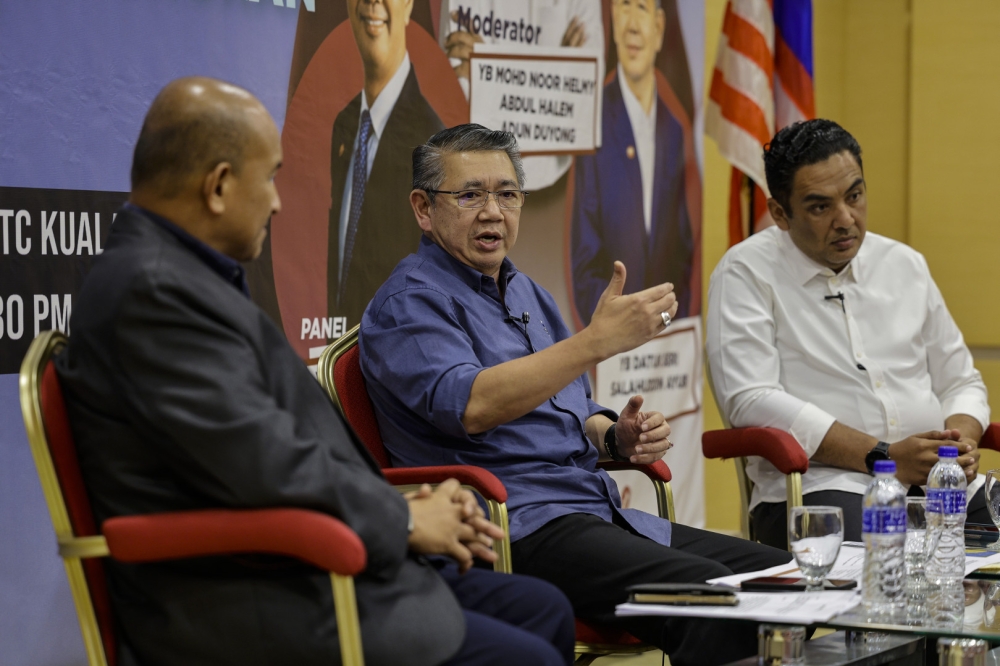 Minister of Domestic Trade and Cost of Living, Datuk Seri Salahuddin Ayub (centre), at the forum titled 'Managing the Cost of Living, Increasing People’s Prosperity' at Menara Dato’ Onn, World Trade Centre Kuala Lumpur July 4, 2023. — Bernama pic