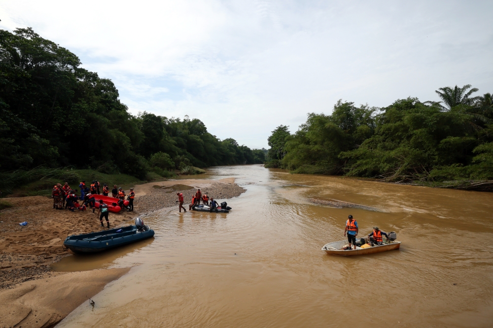 According to Terengganu JBPM Zone 2 chief, Senior Superintendent II Azman Alias, a team of divers from the JBPM Water Rescue Team and PDRM Marine Police will also be mobilised for the search.  — Bernama pic