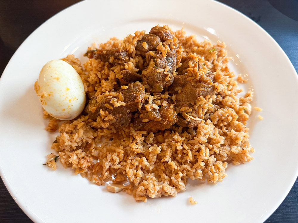 Beat that food coma with this Manjalis Mutton Dum Biryani that uses good-for-you 'seeraga samba' rice. — Pictures by Lee Khang Yi