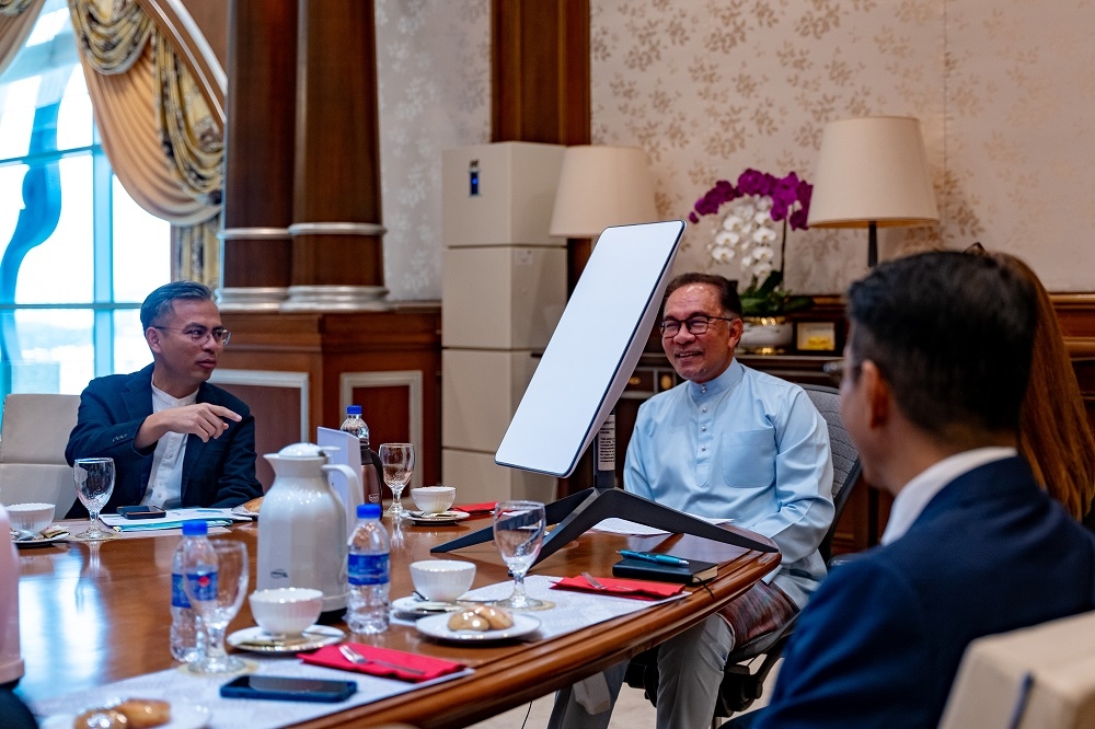 Following a video conference at the Prime Minister's Office at 9.30am, Anwar (right) said he welcomed Musk's willingness to come to Malaysia. ― Picture courtesy of Prime Minister's Office