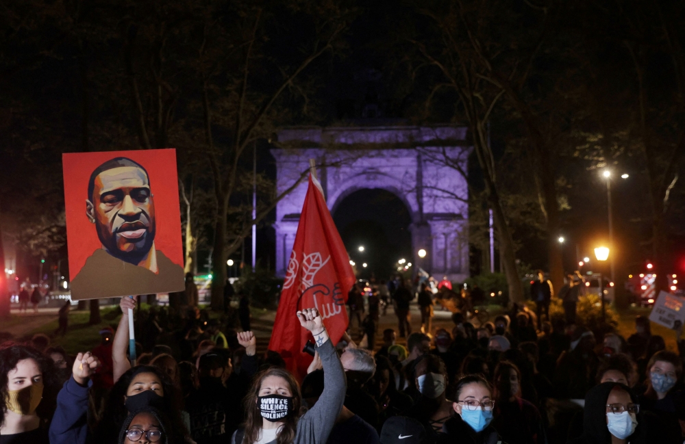 The city of New York has agreed to pay US$13 million to hundreds of people arrested during the 2020 George Floyd demonstrations, according to attorneys for the plaintiffs, who said it was the largest class action settlement ever paid to protesters in the United States. — Reuters pic