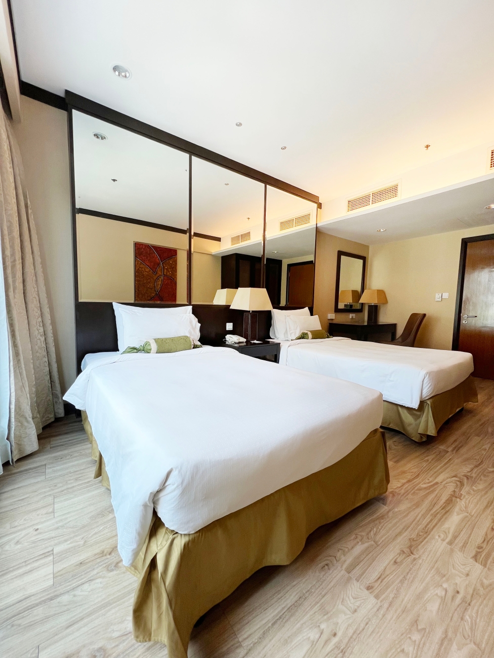 Unit tetamu yang selesa di ReU Living, yang terletak di MiCasa All Suites Hotel di Kuala Lumpur.  — Gambar ihsan ReU Living