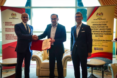 安瓦尔总理颁发第一批战略投资者、数字游牧者通行证 – 马来邮报