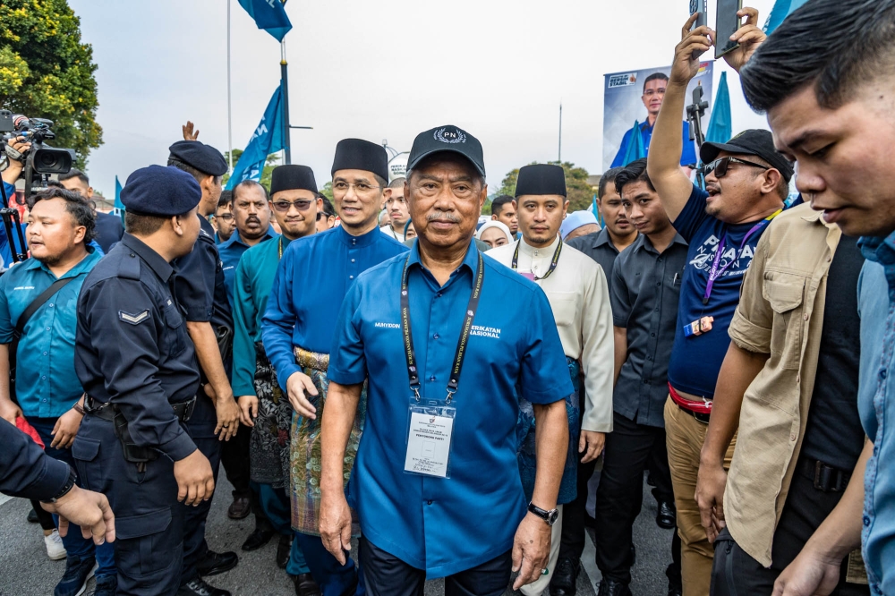 Perikatan Nasional chairman Tan Sri Muhyiddin Yassin (centre) at the nomination centre in SMK Sungai Pusu Gombak July 29, 2023. — Picture by Firdaus Latif