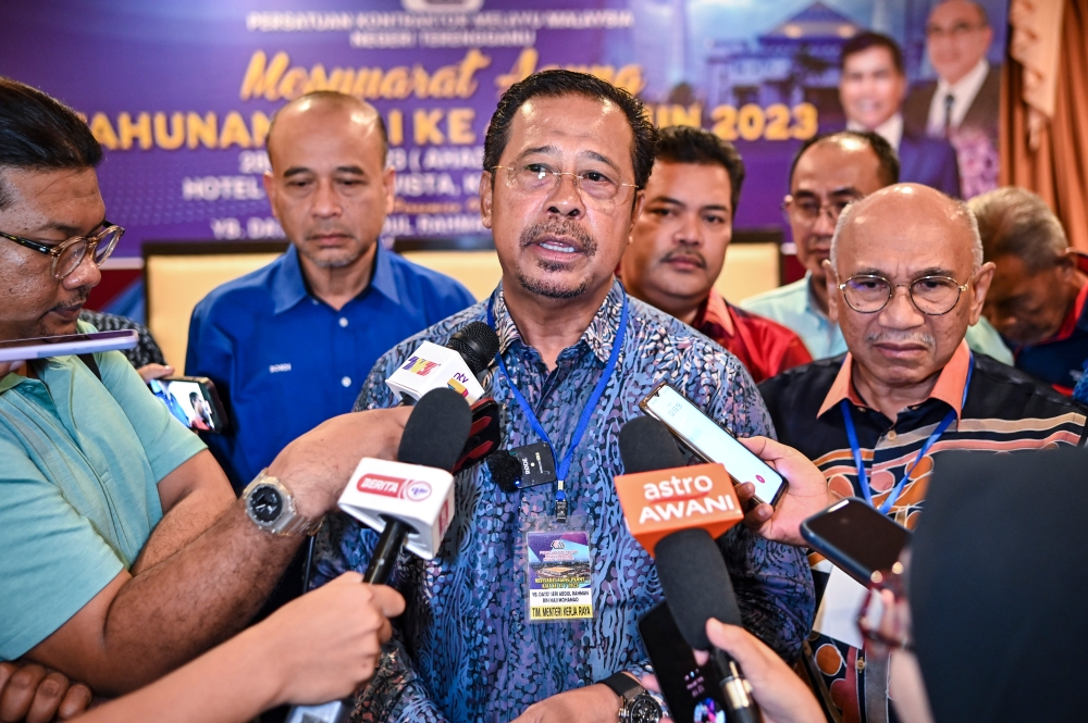 Umno Supreme Council member Datuk Seri Abdul Rahman Mohamad said the development of infrastructure and better basic infrastructure is among the main agenda of Barisan Nasional for Kelantan if the people give their mandate to the unity government in the election. — Bernama pic