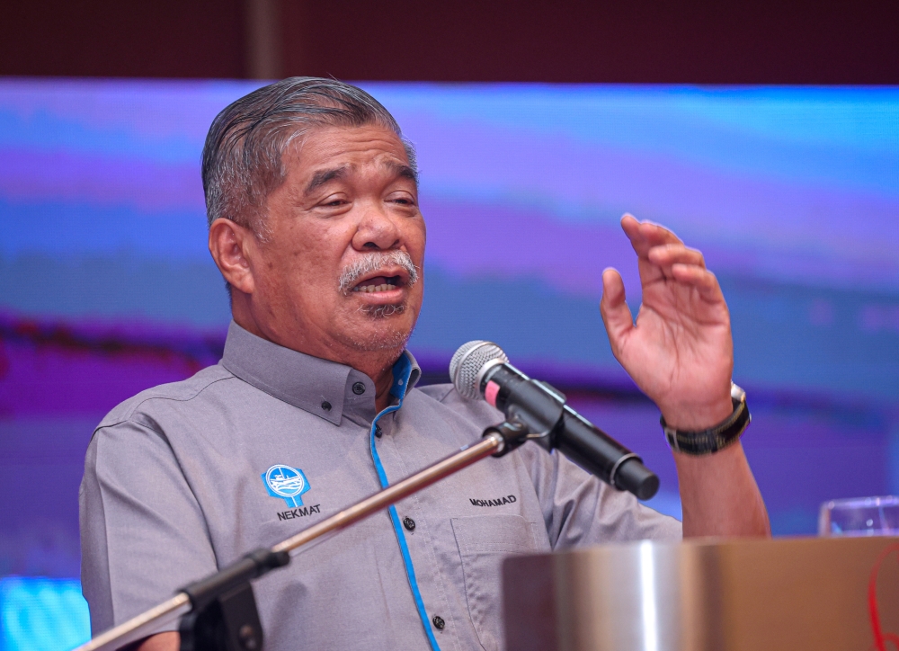 Agriculture and Food Security Minister  Datuk Seri Mohamad Sabu said the ministry wants to expand the SMART SBB Mini Sekinchan Mada-Bernas paddy farming on a large scale all over the country. — Bernama pic